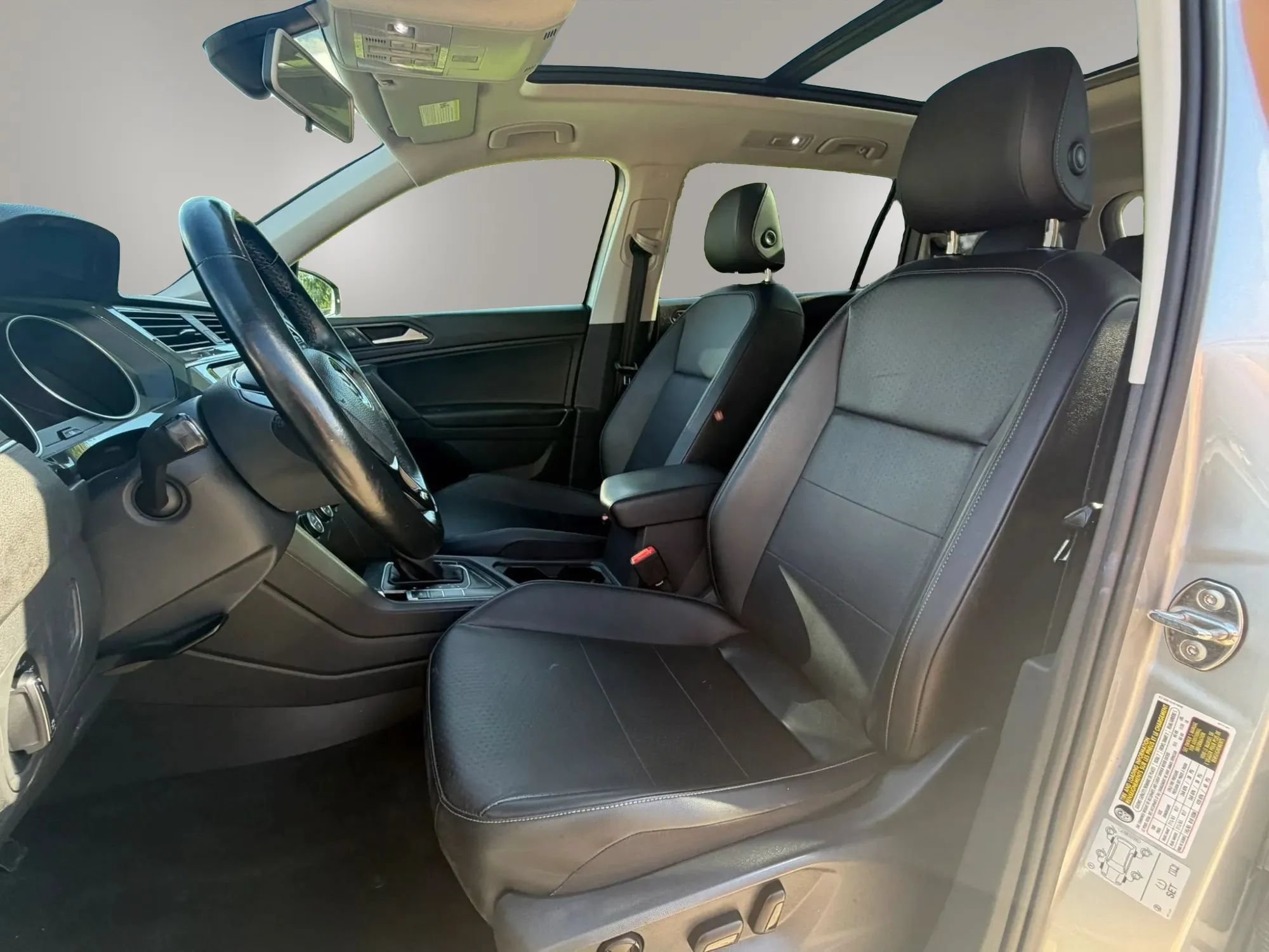 Used 2019 Volkswagen Tiguan SE w/ Panoramic Sunroof Package FWD image 15