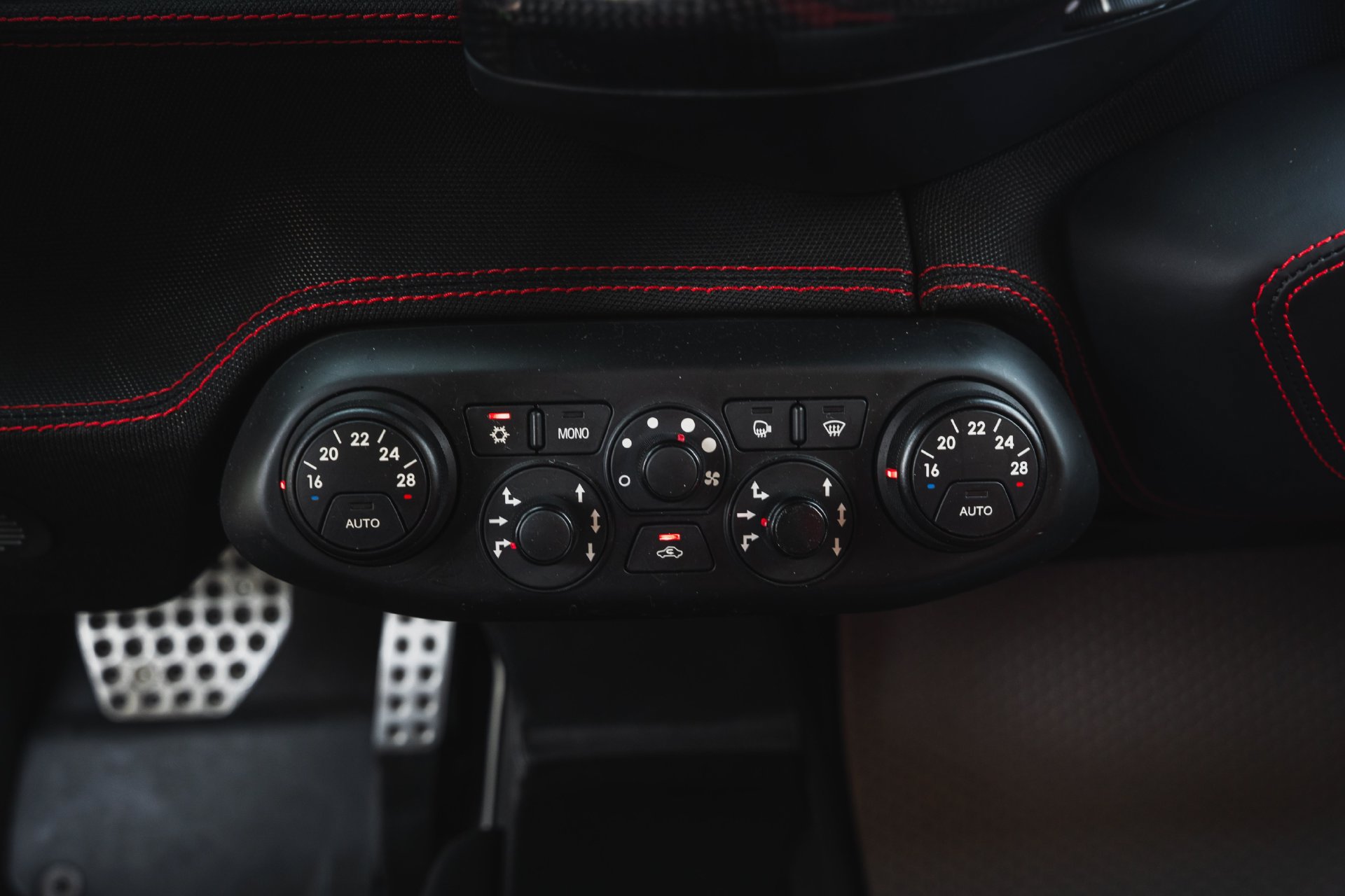 Used 2015 Ferrari 458 Speciale Coupe RWD image 53
