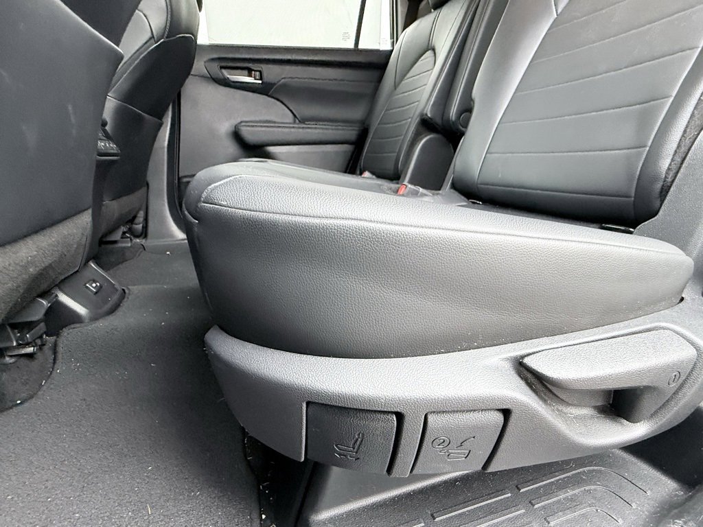 Used 2024 Toyota Highlander XLE image 29