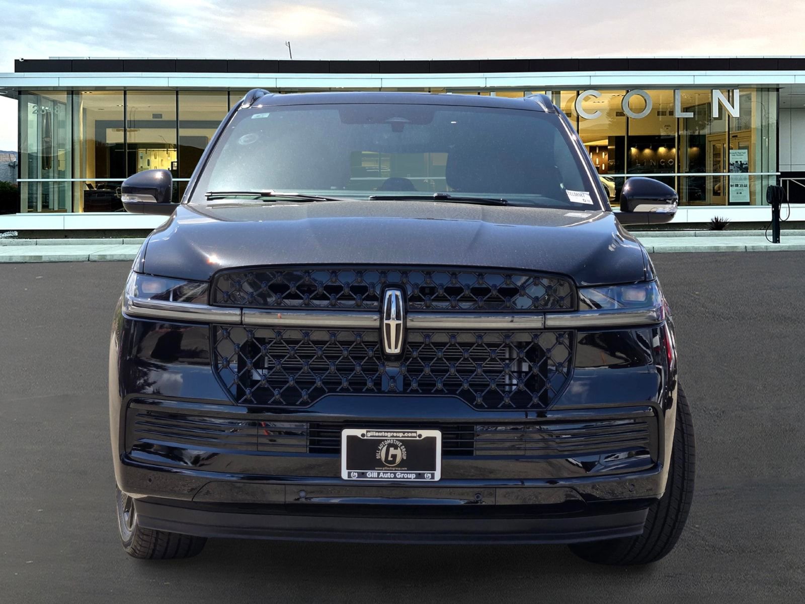 New 2026 Lincoln Navigator L Reserve AWD/4WD image 2