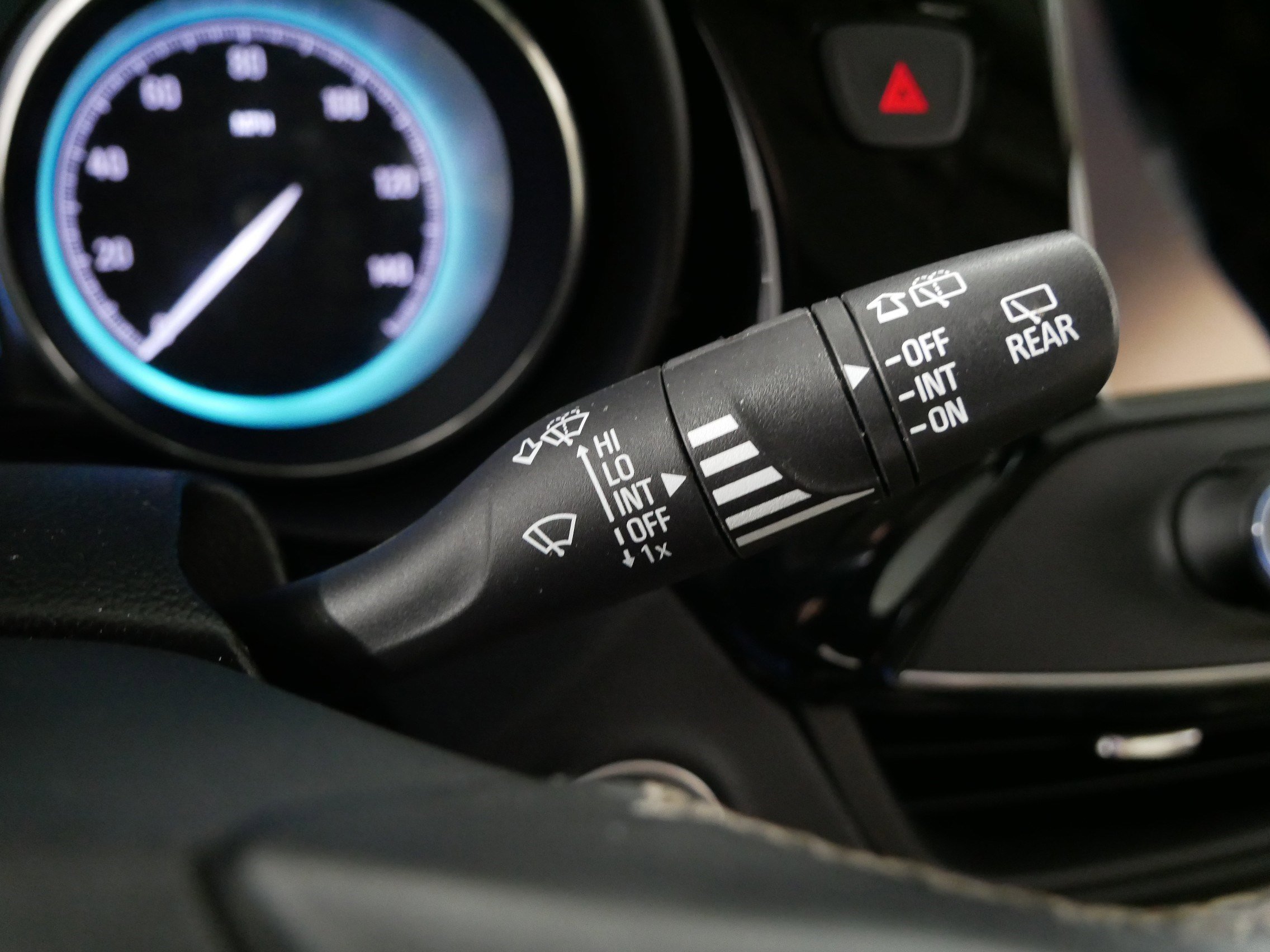 Used 2018 Buick Envision Essence image 32