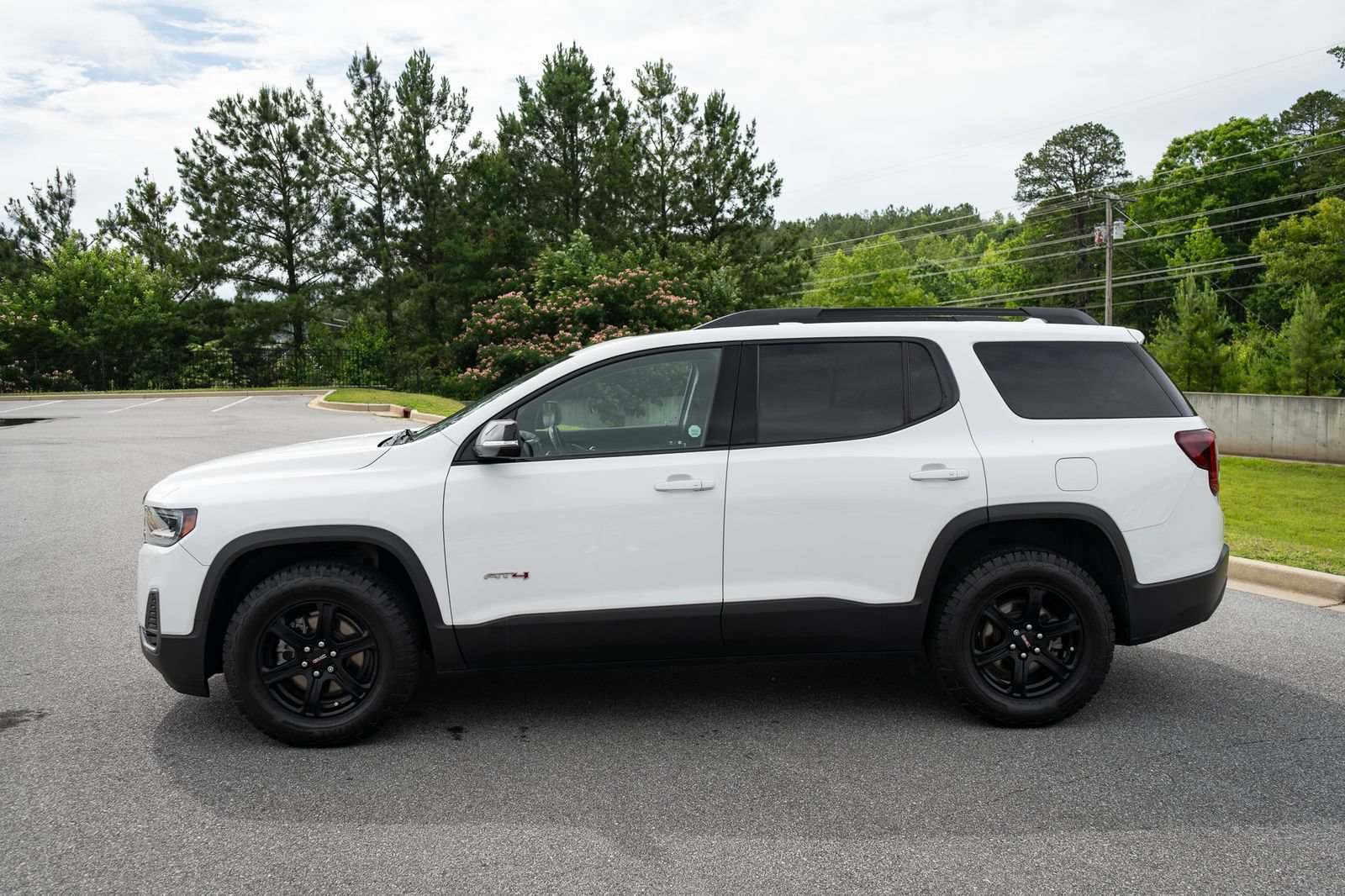Used 2022 GMC Acadia AT4 w/ Preferred Package AWD/4WD image 5