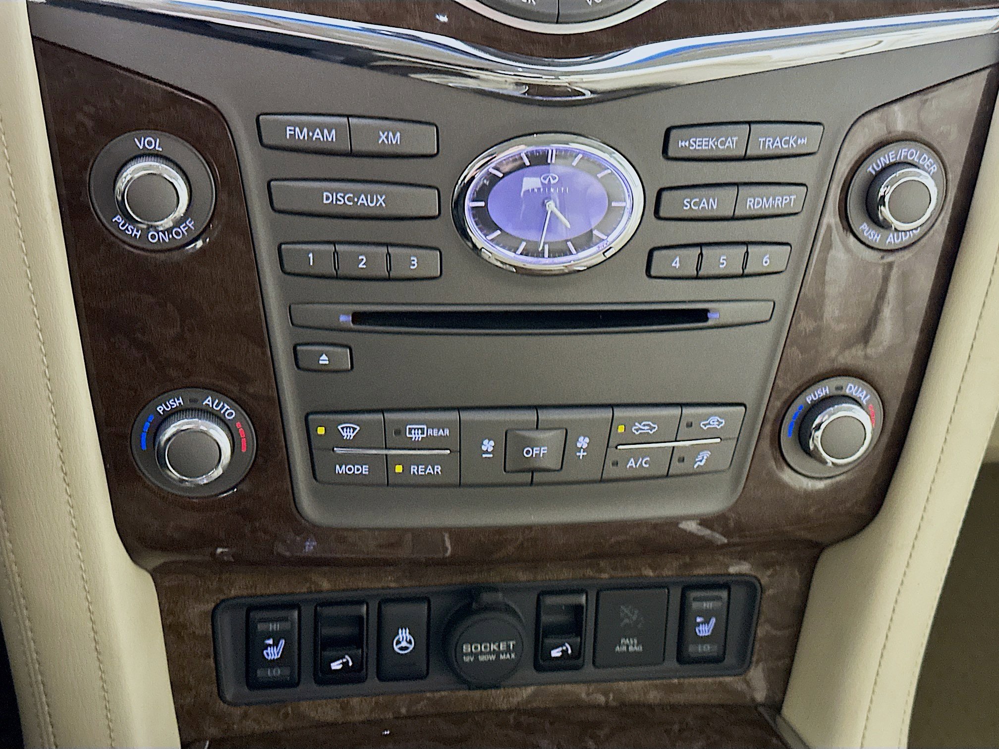 Used 2015 INFINITI QX80 Luxe w/ 22" Wheel Package image 16