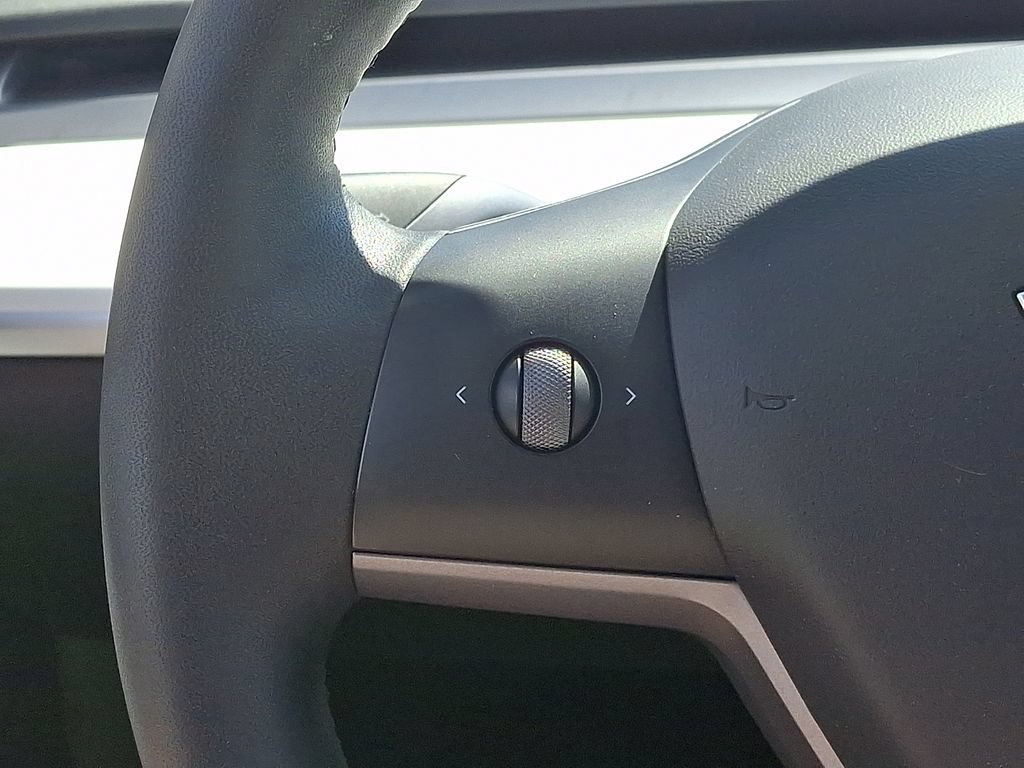 Used 2022 Tesla Model Y Long Range AWD/4WD image 22