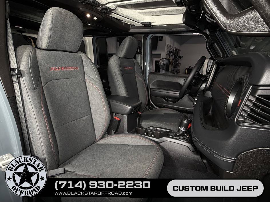 Used 2025 Jeep Wrangler Unlimited Rubicon w/ Convenience Group AWD/4WD image 17
