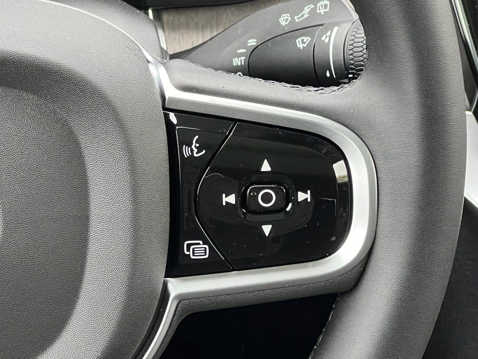 New 2026 Volvo XC90 B6 Ultra image 27