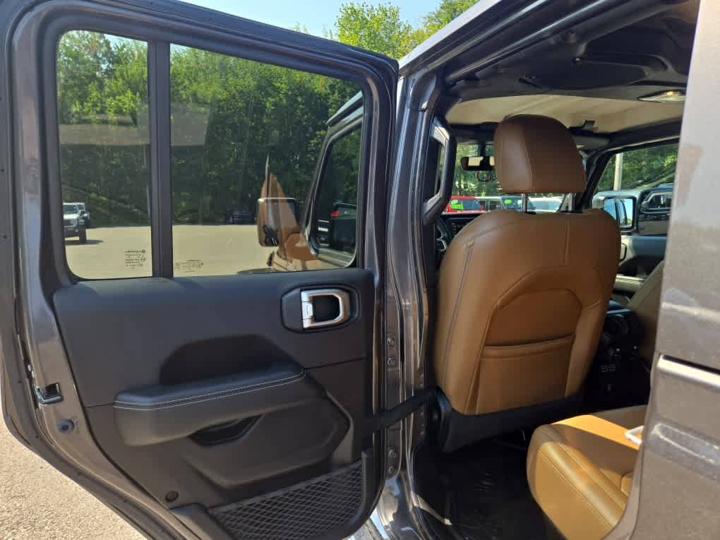 Used 2020 Jeep Gladiator Overland AWD/4WD image 29