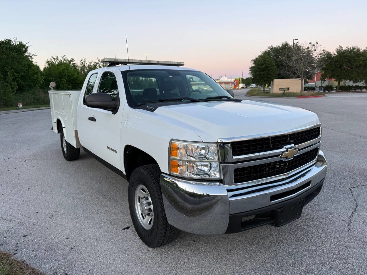 Used 2010 Chevrolet Silverado 3500 W/T w/ Snow Plow Prep Package image 5