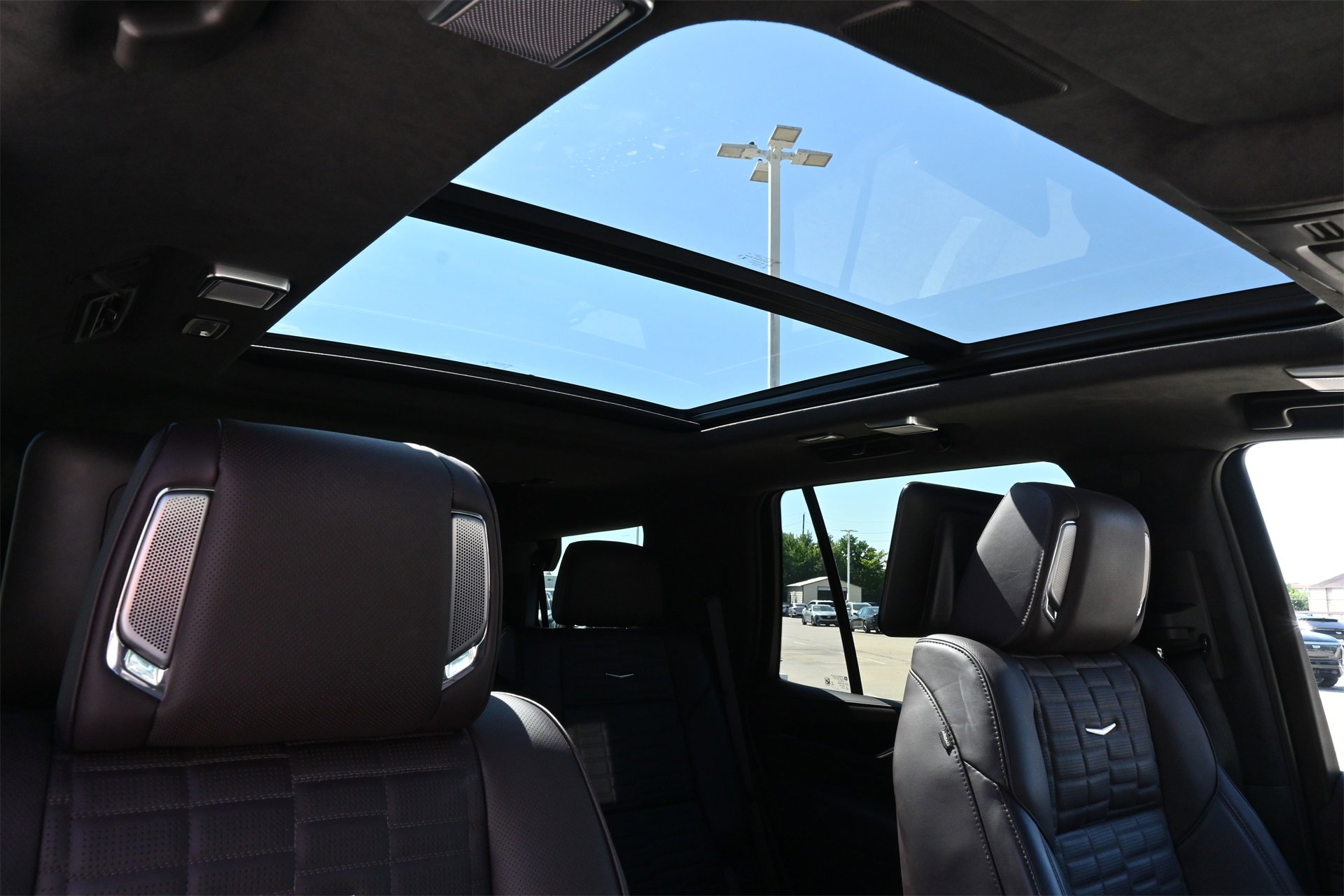 Used 2023 Cadillac Escalade Sport Platinum w/ LPO, ONYX Package image 25