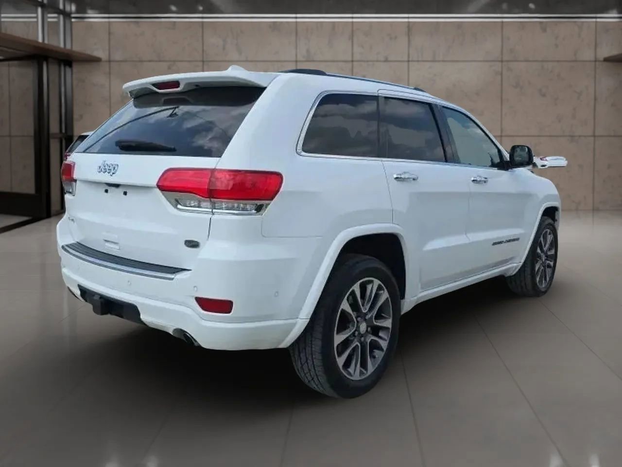 Used 2018 Jeep Grand Cherokee Overland image 7