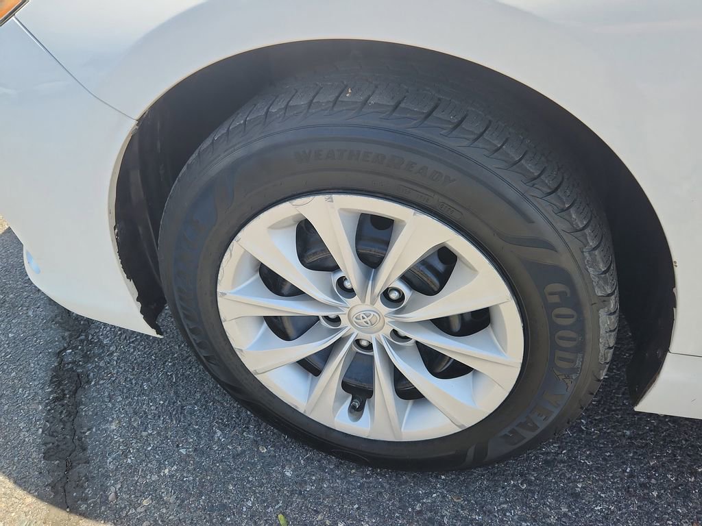 Used 2016 Toyota Camry LE FWD image 19