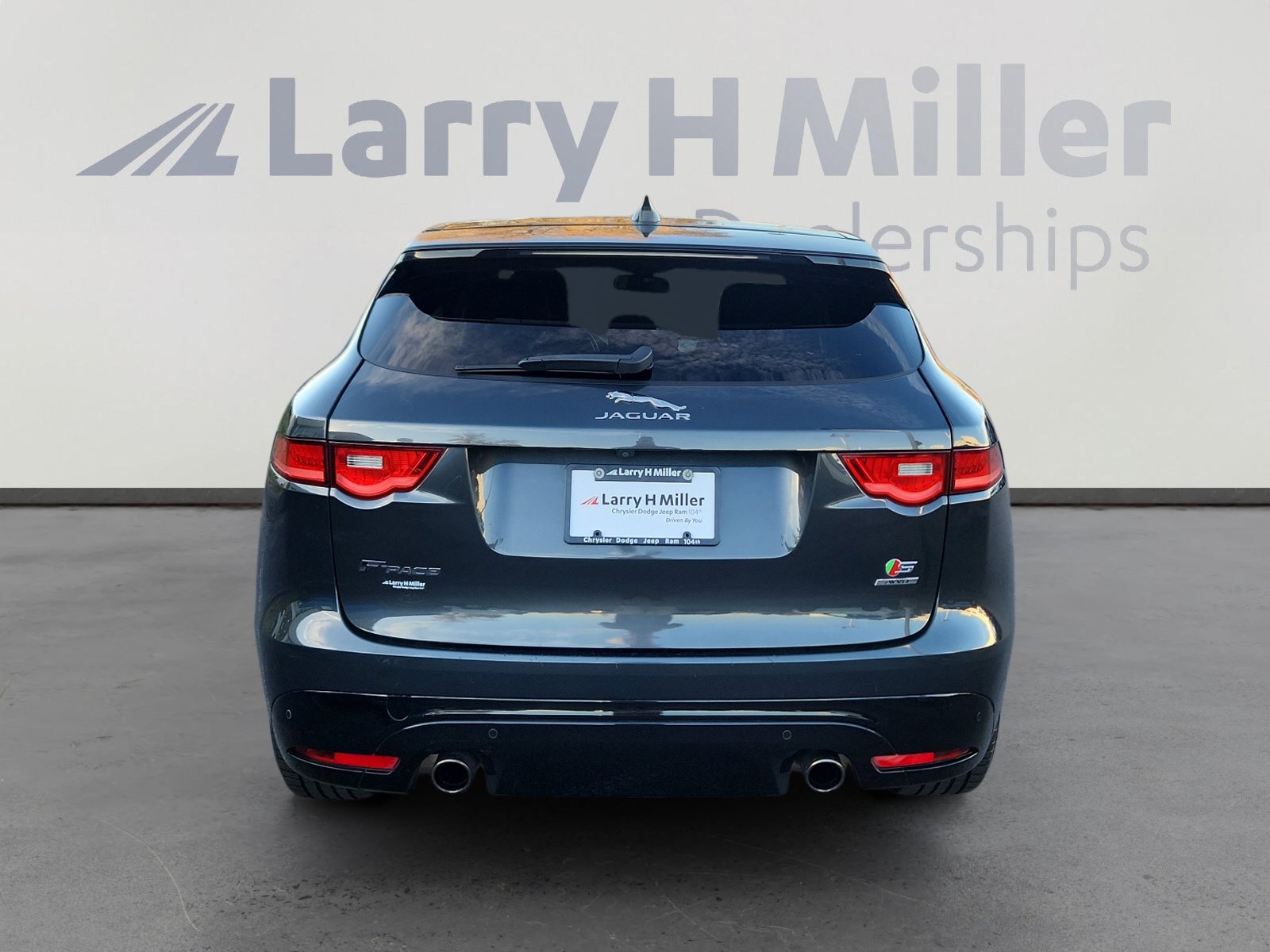 Used 2017 Jaguar F-PACE S image 5