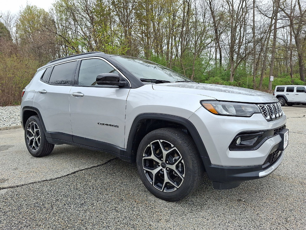 Used 2025 Jeep Compass Limited AWD/4WD image 9