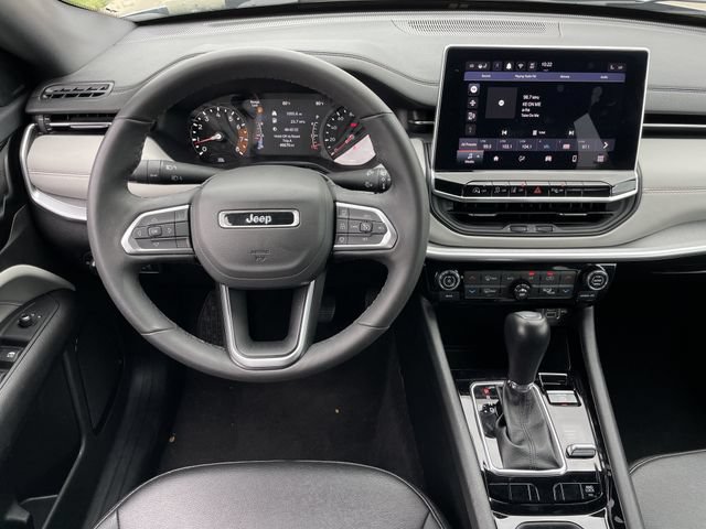 Used 2025 Jeep Compass Limited AWD/4WD image 12