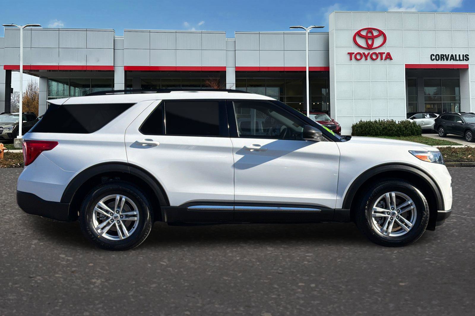 Used 2024 Ford Explorer XLT w/ Equipment Group 202A image 3