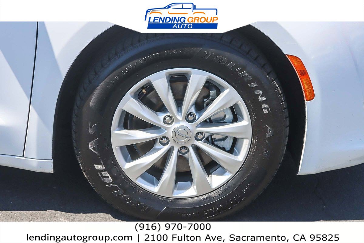 Used 2018 Chrysler Pacifica Touring-L Plus image 9