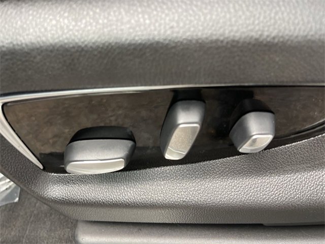 Used 2020 Cadillac Escalade Luxury image 12