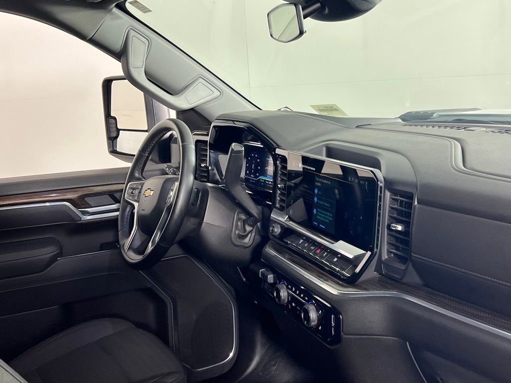 Used 2025 Chevrolet Silverado 3500 LT w/ Convenience Package image 30