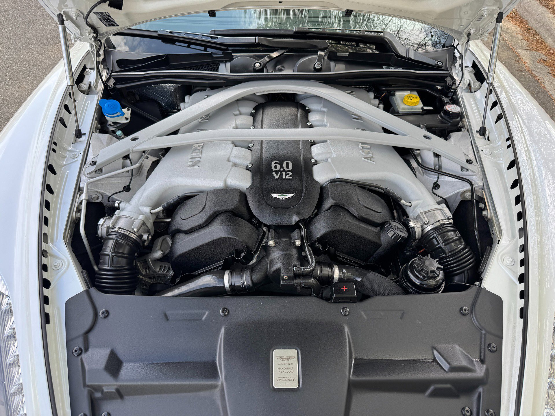 Used 2015 Aston Martin DB9 Coupe image 57