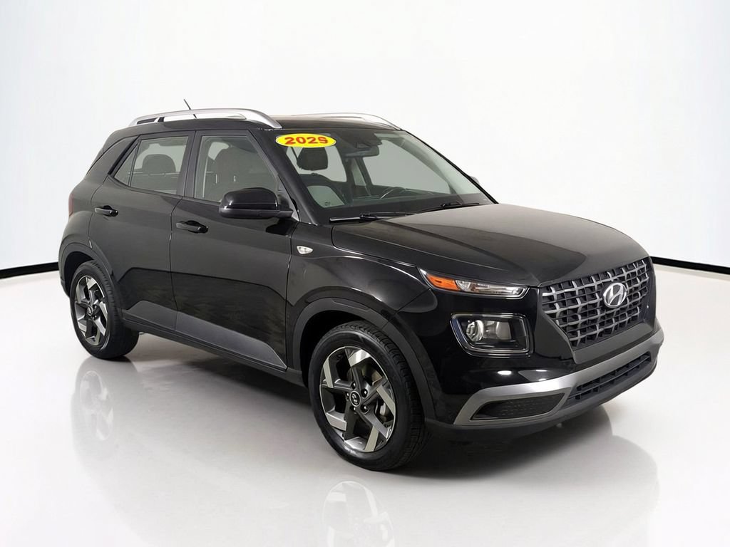 Used 2025 Hyundai Venue SEL FWD image 2