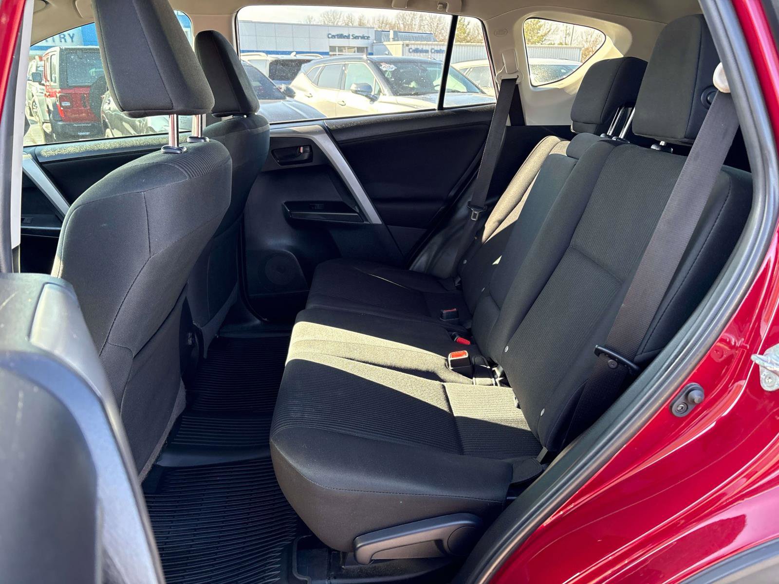 Used 2018 Toyota RAV4 LE image 20