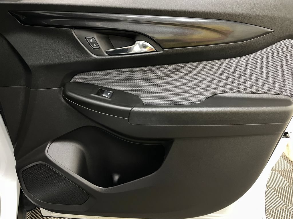 Certified 2025 Chevrolet TrailBlazer LT w/ Convenience Package FWD image 39