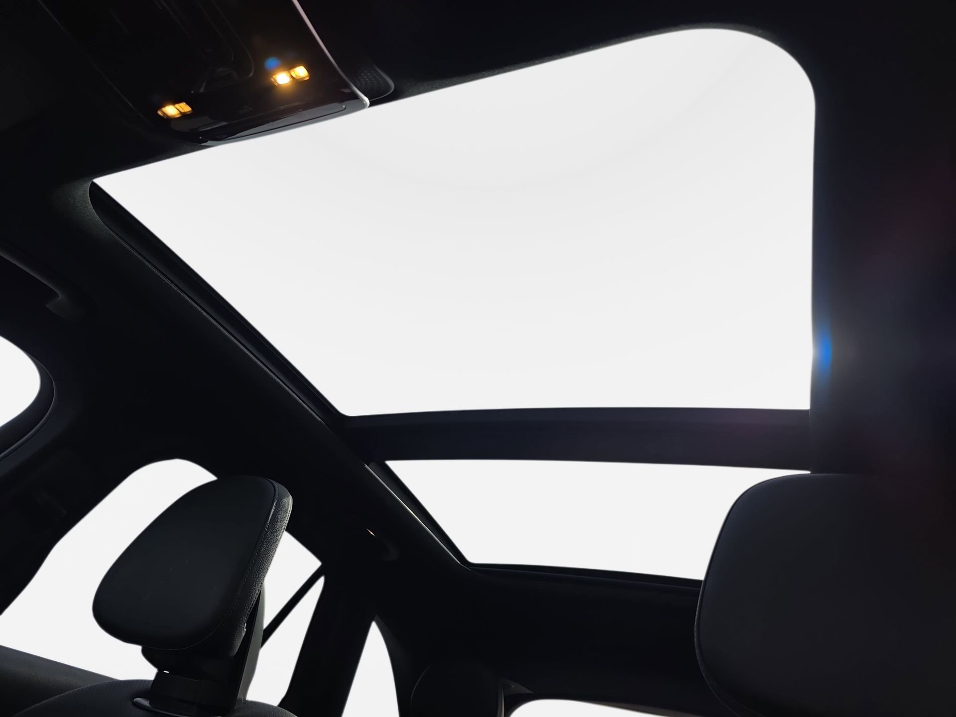 Used 2025 Mercedes-Benz GLC 300 4MATIC image 29