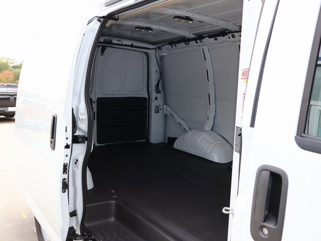 New 2025 GMC Savana 2500 w/ Enhanced Convenience Package RWD image 24