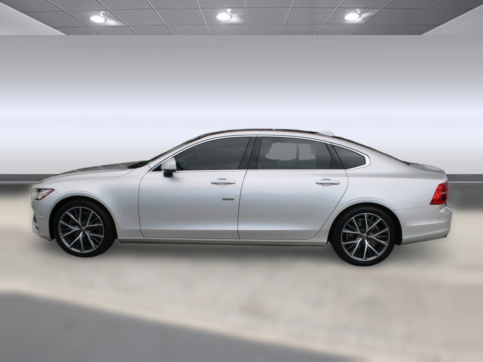 Used 2018 Volvo S90 T5 Momentum image 2