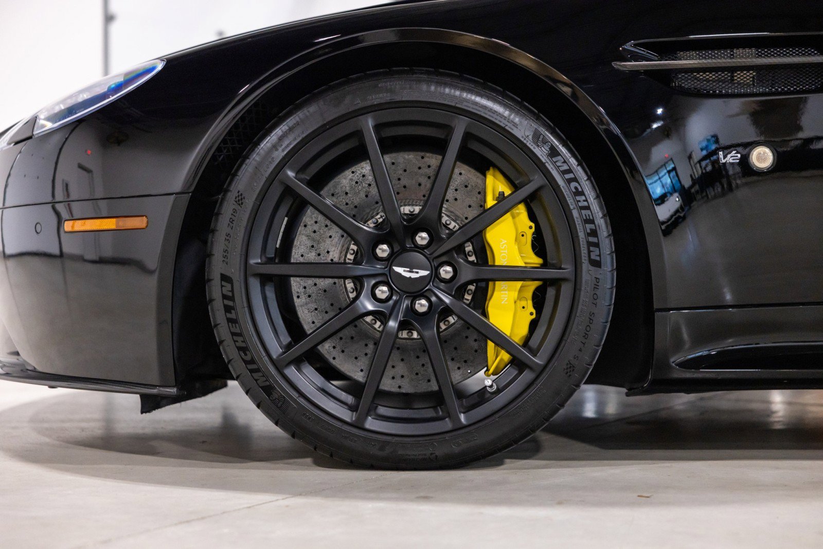 Used 2016 Aston Martin V12 Vantage S image 18