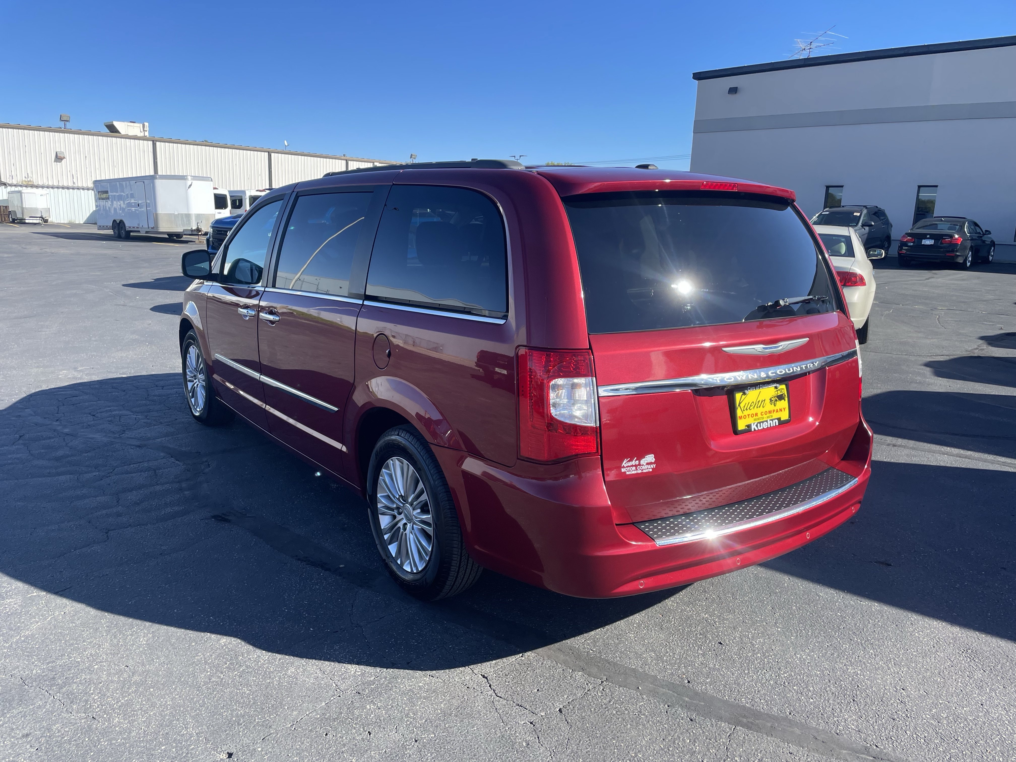 Used 2015 Chrysler Town & Country Touring-L w/ Driver Convenience Group FWD image 10