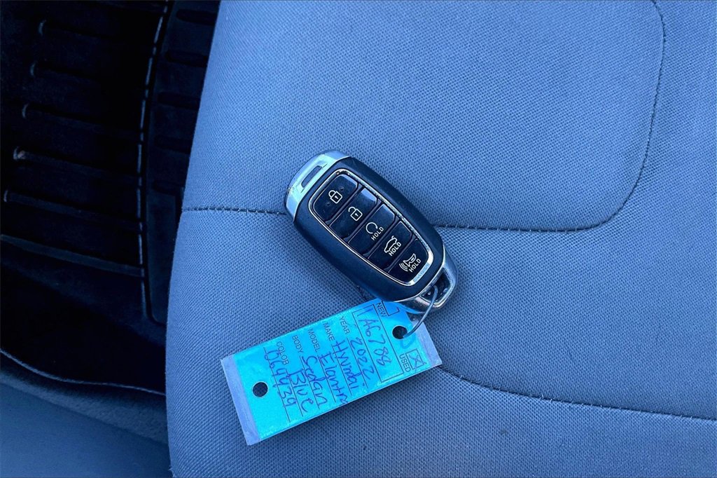 Used 2022 Hyundai Elantra SEL w/ Convenience + Premium Package image 11