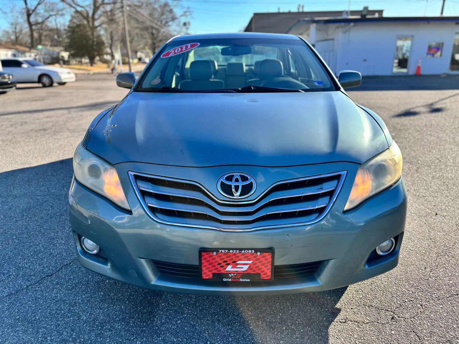 Used 2011 Toyota Camry XLE w/ XLE Extra-Value Pkg #1 image 9