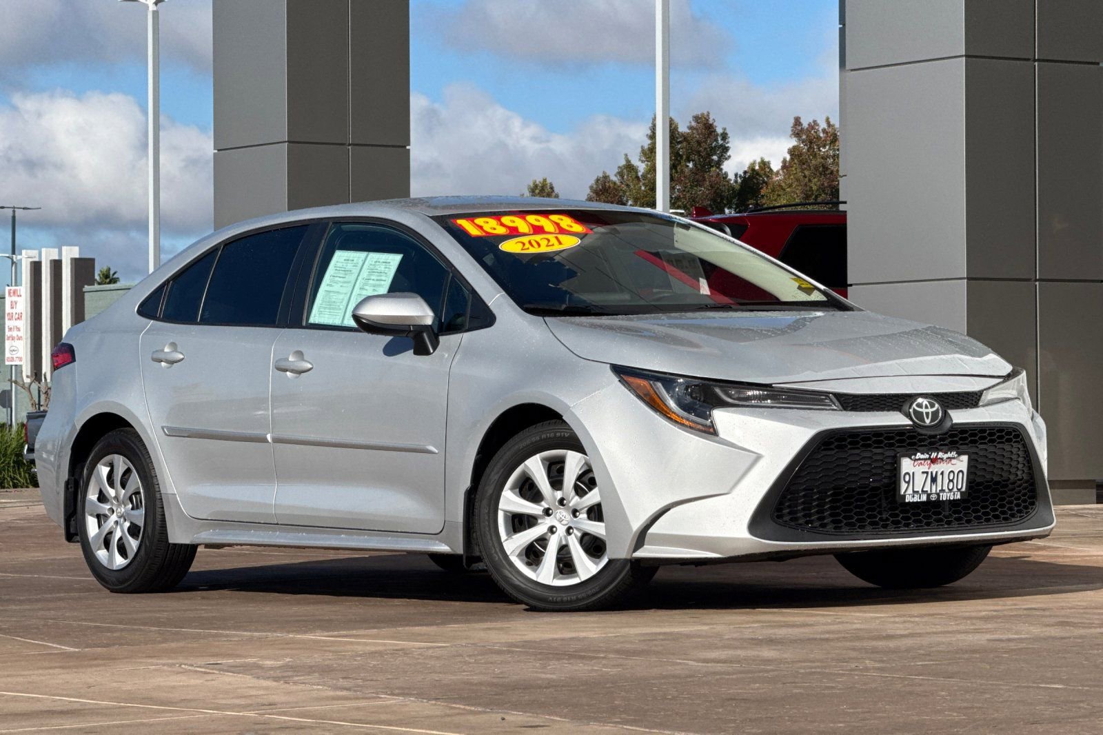 Used 2021 Toyota Corolla LE w/ Carpet Mat Package (TMS) image 2