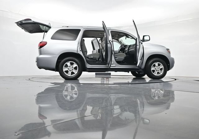 Used 2022 Toyota Sequoia SR5 AWD/4WD image 57