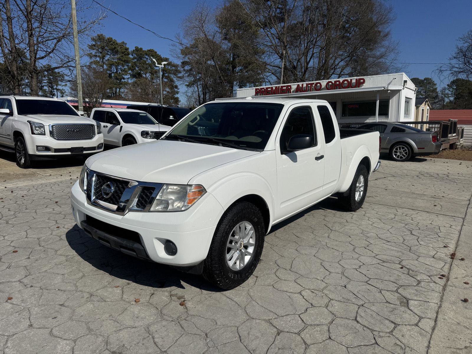 Used 2016 Nissan Frontier SV image 1