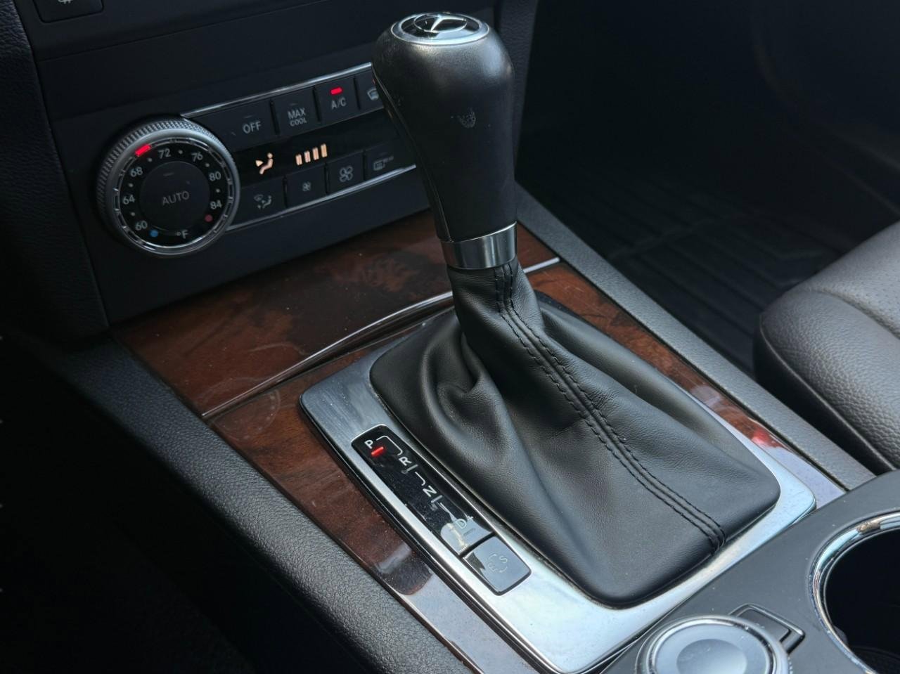 Used 2011 Mercedes-Benz GLK 350 4MATIC image 29