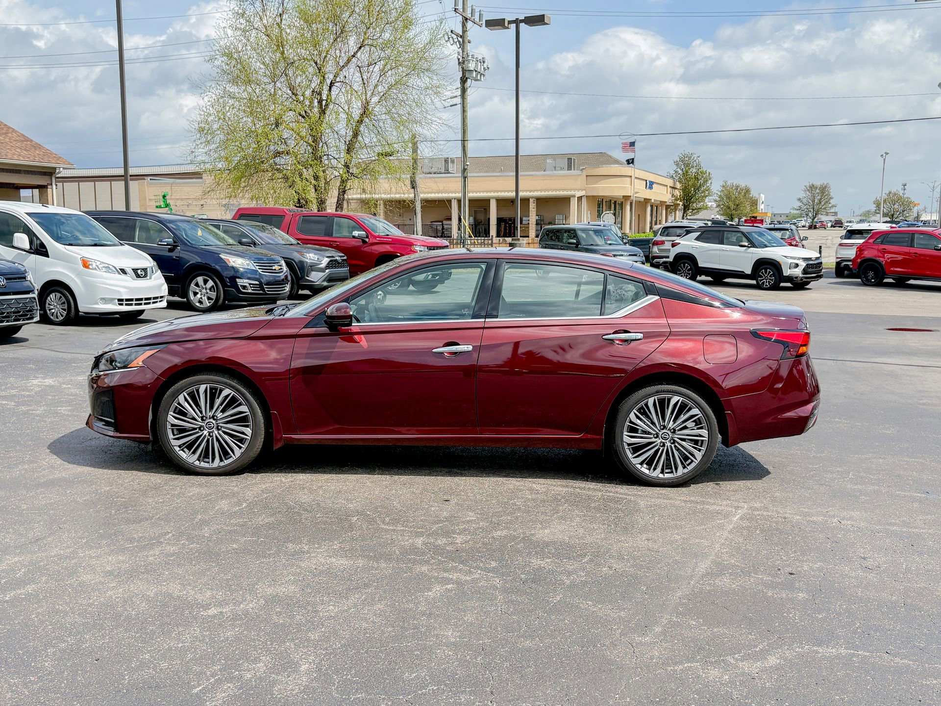 Used 2025 Nissan Altima 2.5 SL AWD/4WD image 14