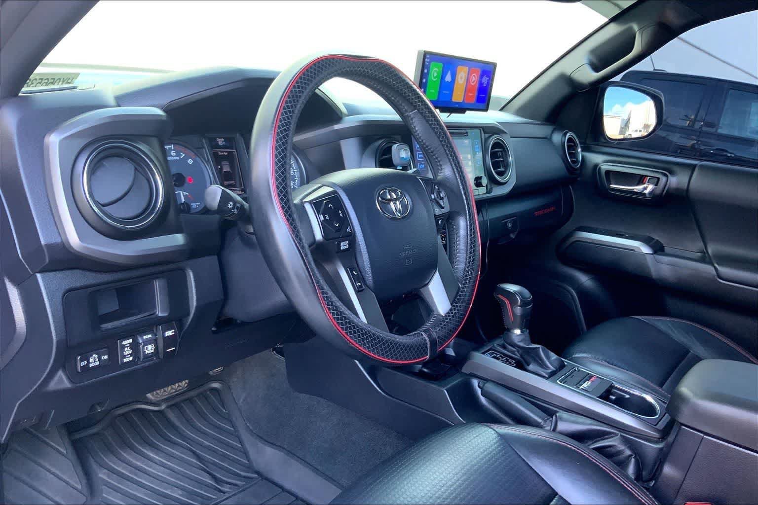 Used 2017 Toyota Tacoma TRD Pro AWD/4WD image 2