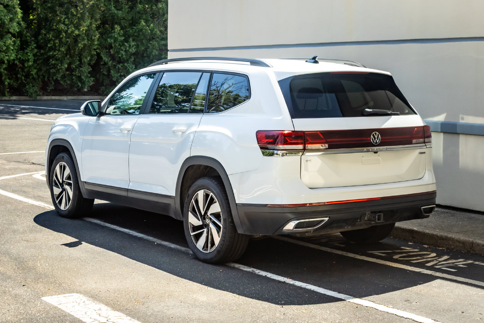 Used 2024 Volkswagen Atlas SE AWD/4WD image 5