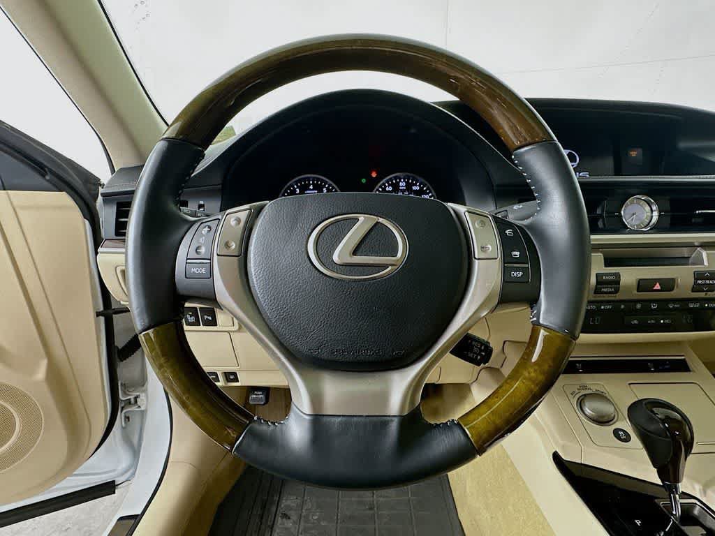 Used 2015 Lexus ES 350 w/ Premium Package FWD image 16