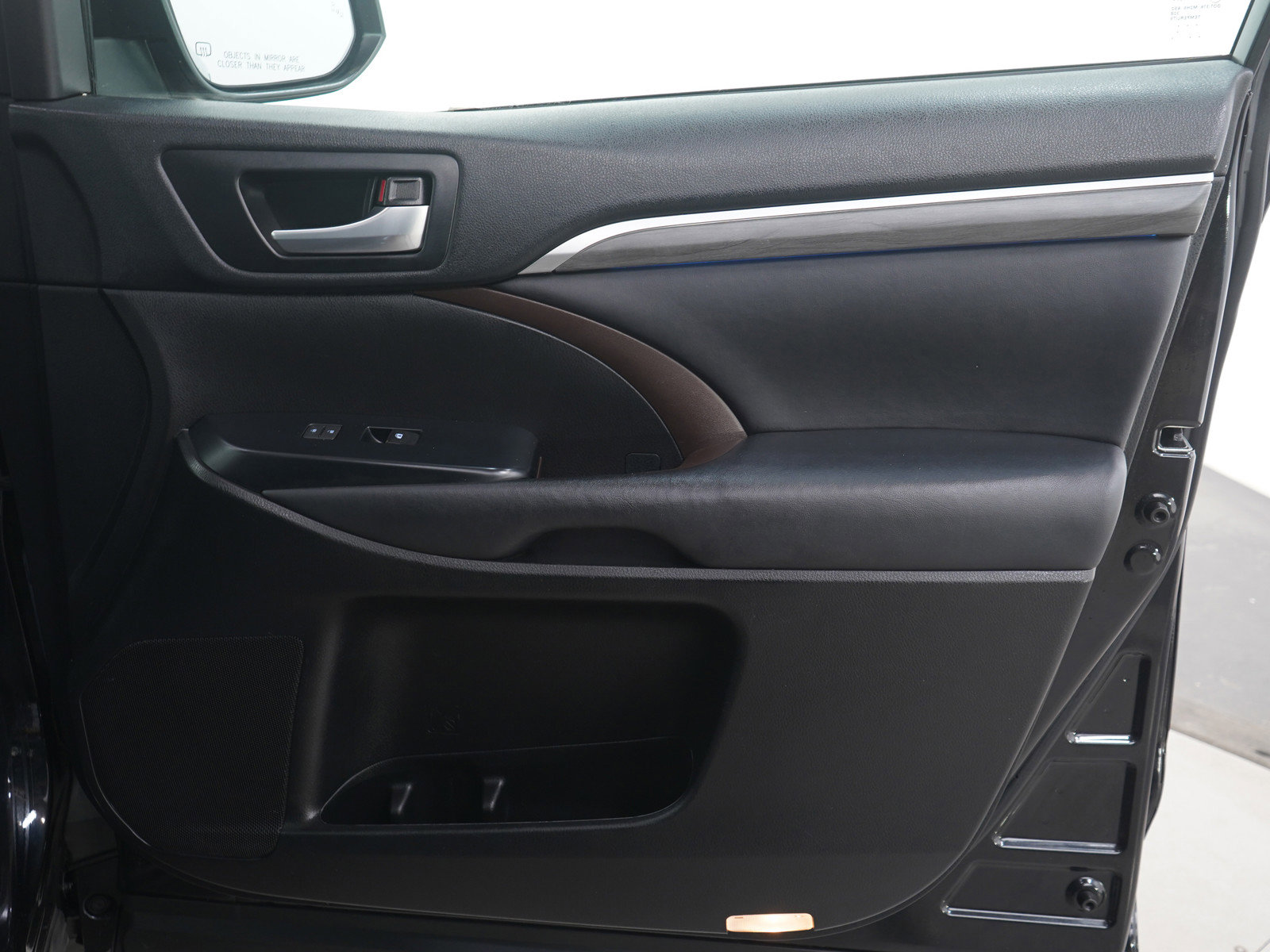 Used 2017 Toyota Highlander Limited image 12