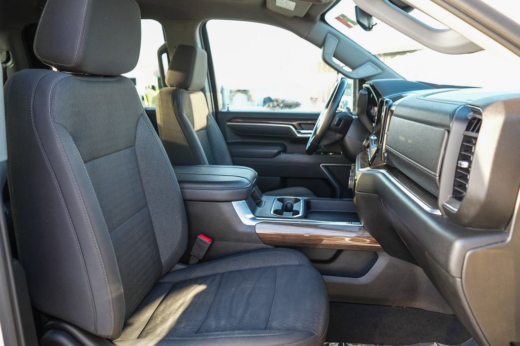 Used 2025 Chevrolet Silverado 2500 LT w/ Convenience Package image 17