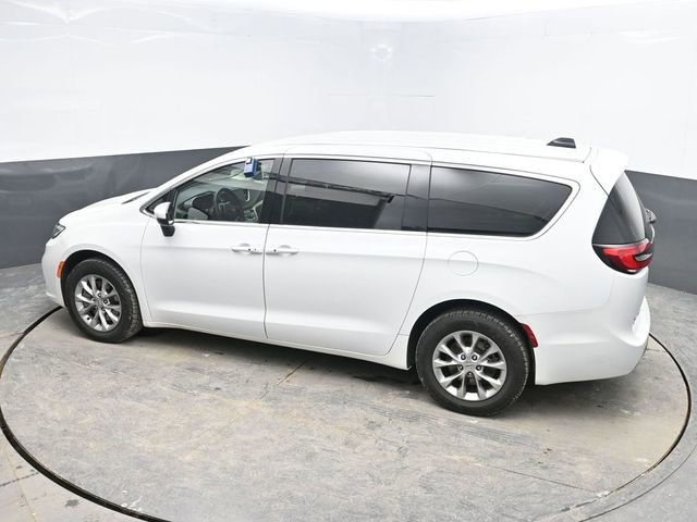 Used 2023 Chrysler Pacifica Touring-L image 23