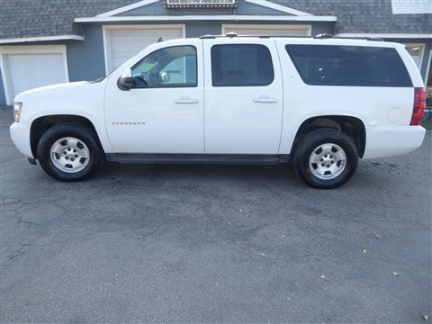 Used 2014 Chevrolet Suburban LT w/ Luxury Package image 2