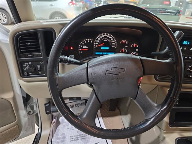 Used 2004 Chevrolet Suburban LS image 14