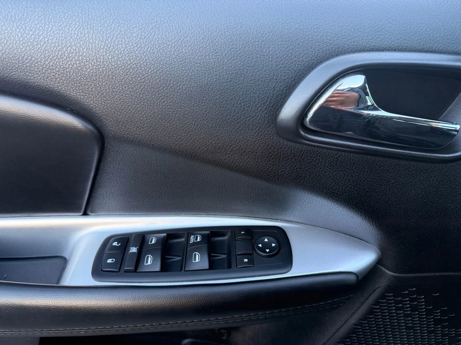 Used 2017 Dodge Journey SE w/ Flexible Seating Group image 9