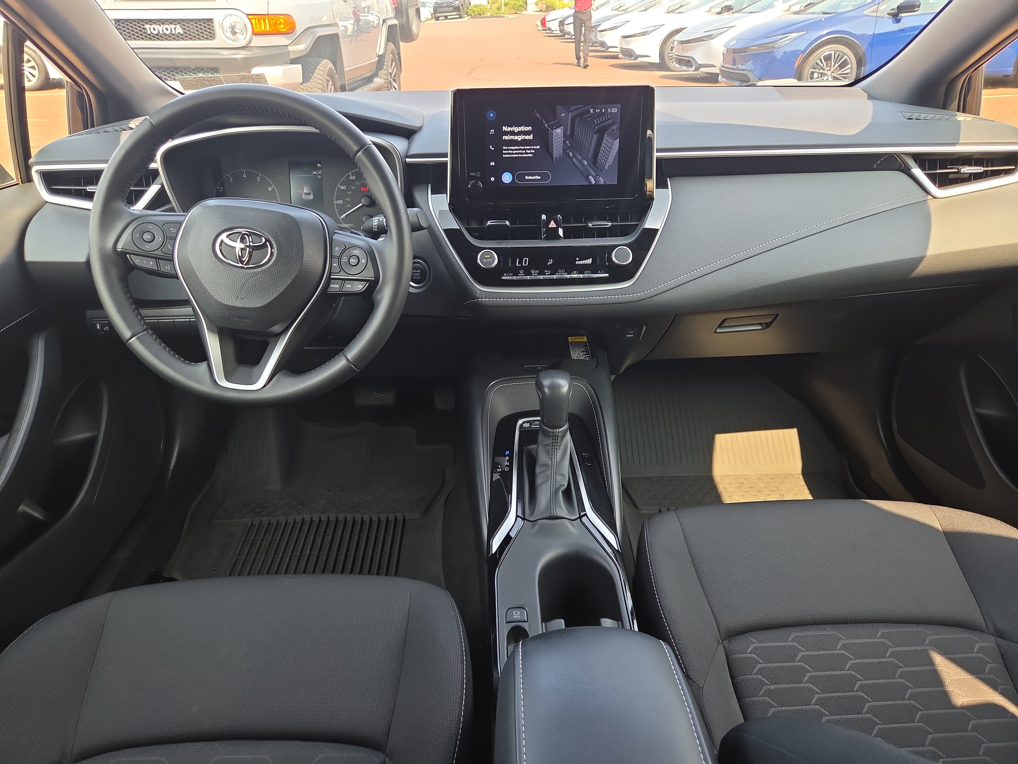 Certified 2025 Toyota Corolla Hatchback w/ SE Package FWD image 19