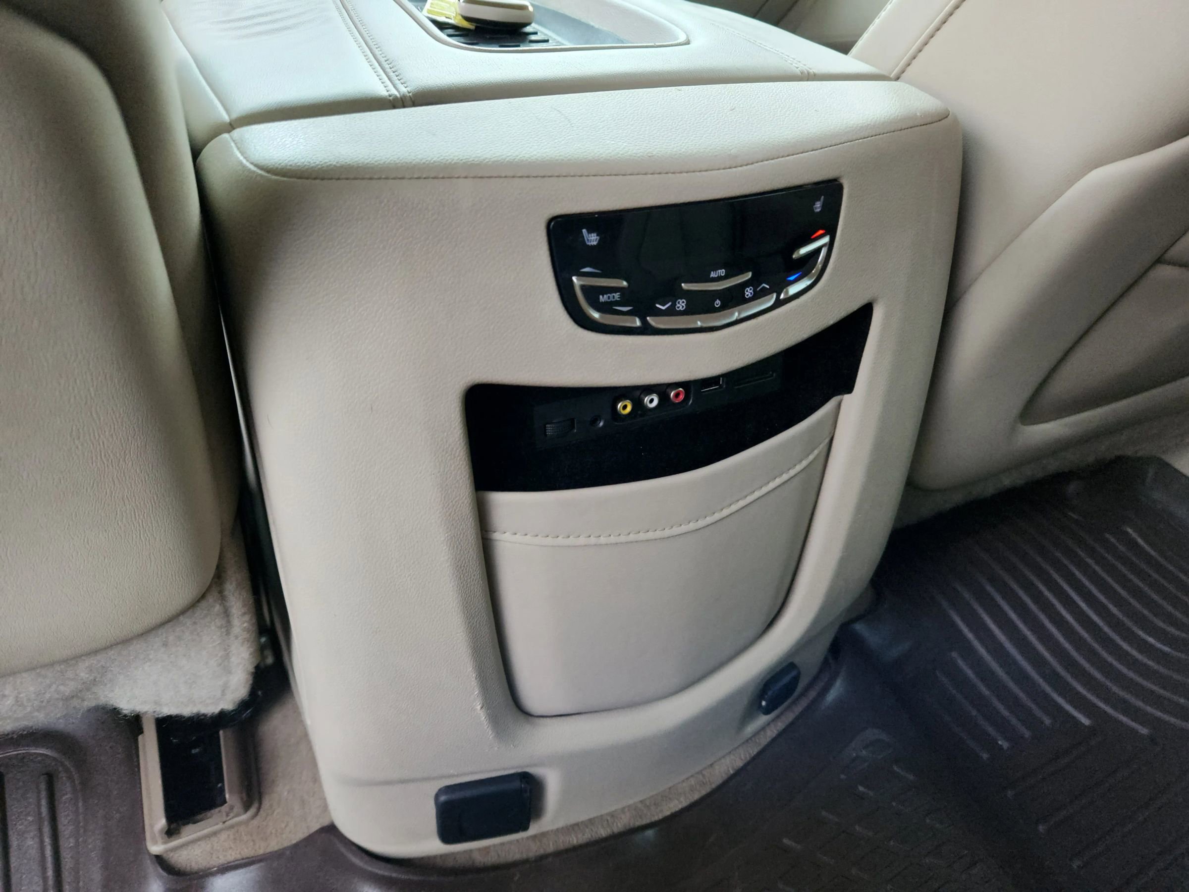 Used 2015 Cadillac Escalade Premium image 20
