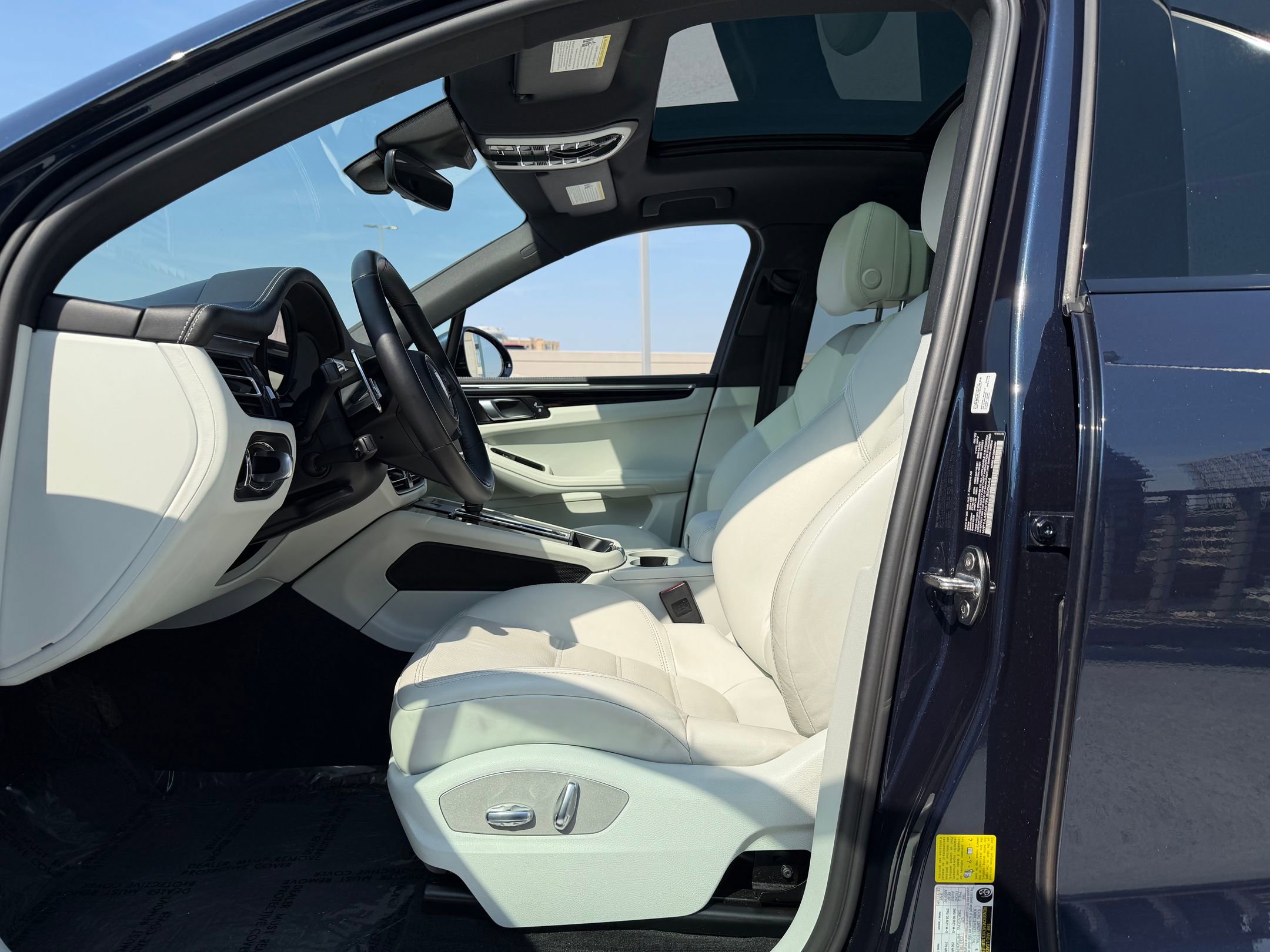Used 2023 Porsche Macan Turbo image 22